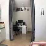 Spacious And Bright Studio Flat In Rome