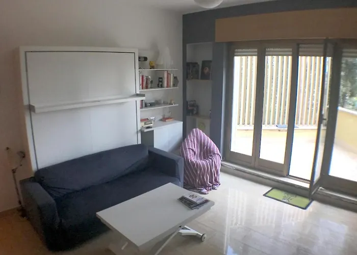 Spacious And Bright Studio Flat In Rome